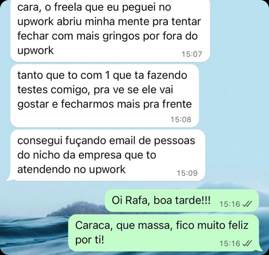 Depoimento de aluno 5: print de conversa com resultado em Upwork ou freelas internacionais.